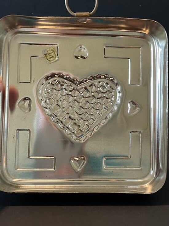 Vintage Copper Quilted Heart Mold Wall Mount - Picture 7 of 7